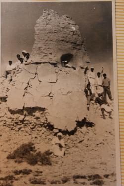 رحلة نادي الطليعة إلى شمال قطر-أطلال قلعة مرير1960