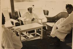 على وسالمين بن خالد السويدي في مركب على النيل- السودان -1970