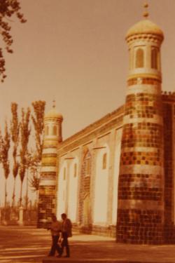 جامع مدينة غشغر- غرب الصين عندما زرته وصليت فيه 1980